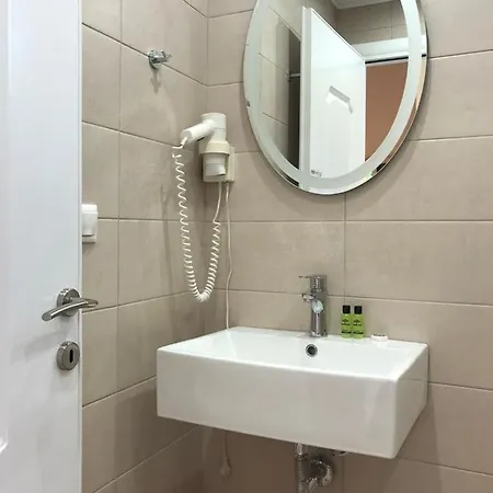 Tasos Guest house *